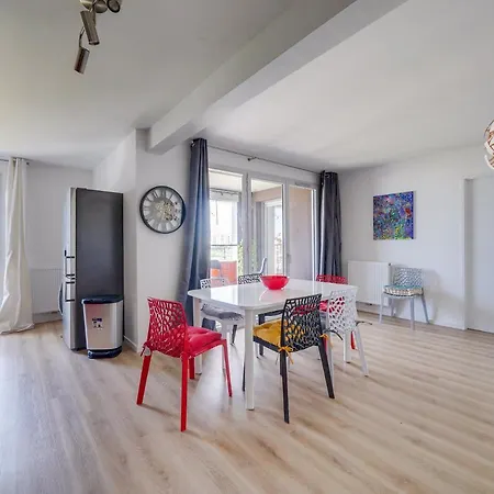 Les Hauts St Louis - Appt Avec Terrasse Apartamento